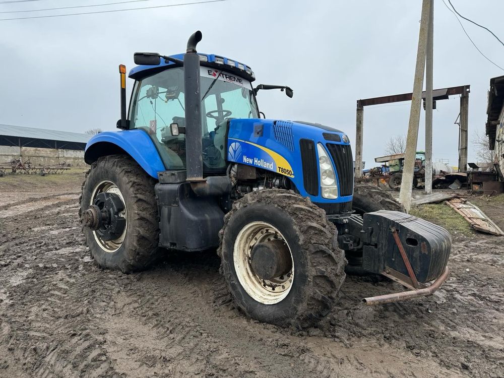New Holland T8050
