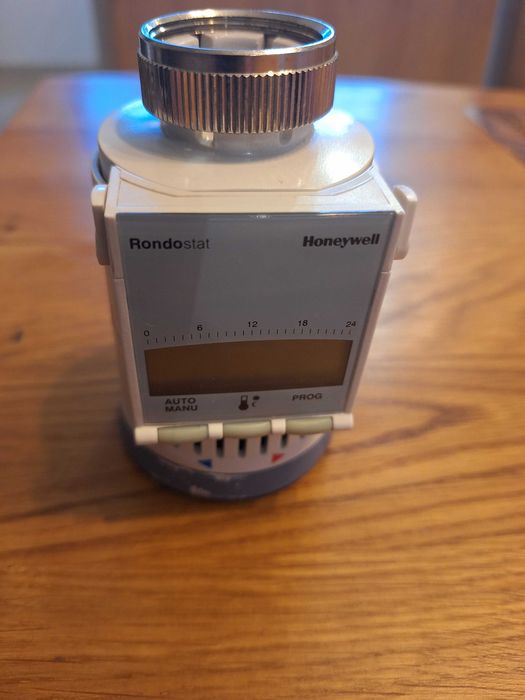 Elektroniczny termostat pokojowy firmy Honeywell
