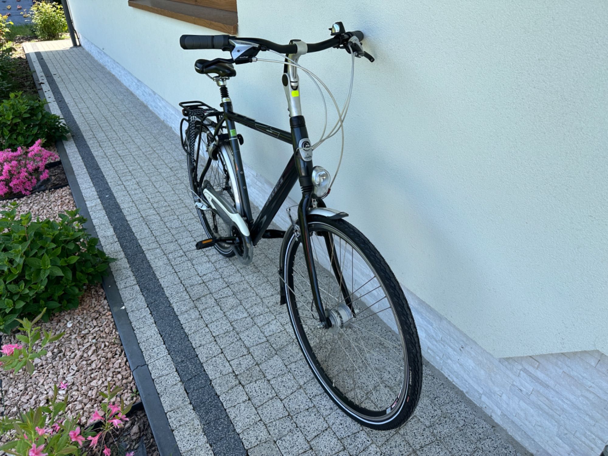Rower GAZELLE MEDEO - trekking, koła 28, Deore 3x8, 2 x amor, prądnica