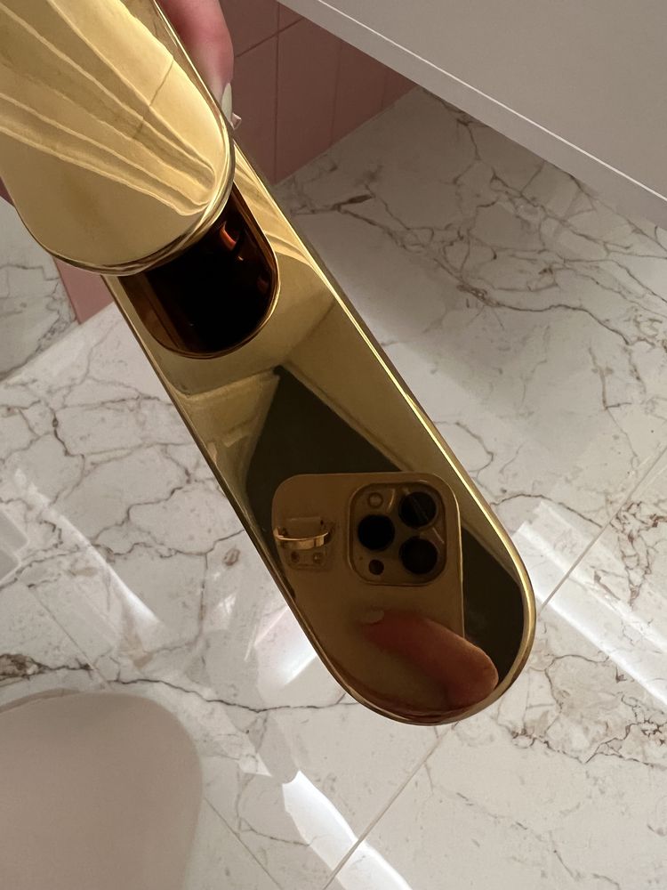 Złota bateria umywalkowa łazienkowa wolnostojącej wysoka złoto