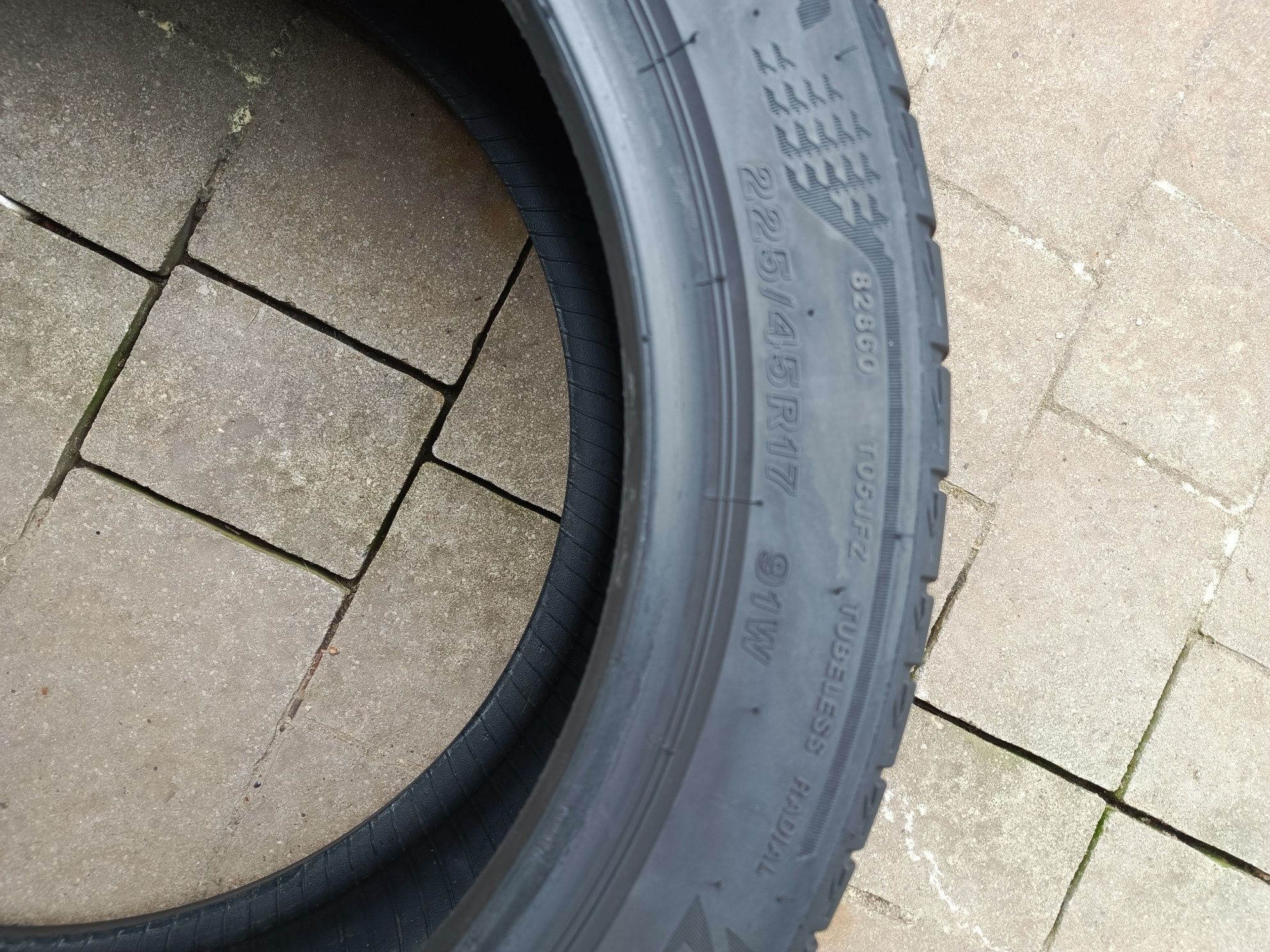 Opony letnie BRIDGESTONE 225/45/R17. 91W. Dot 3020r.