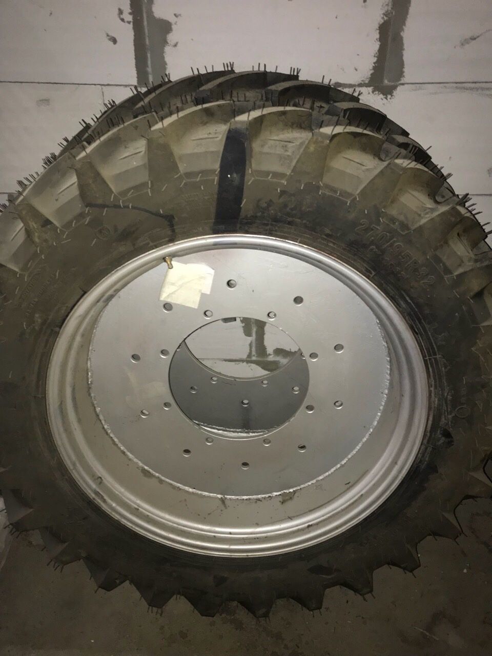 Шини 270/95 R32 TR-120 136A8/136B TL , 270/95 R46 A350 142D/145A8 TL