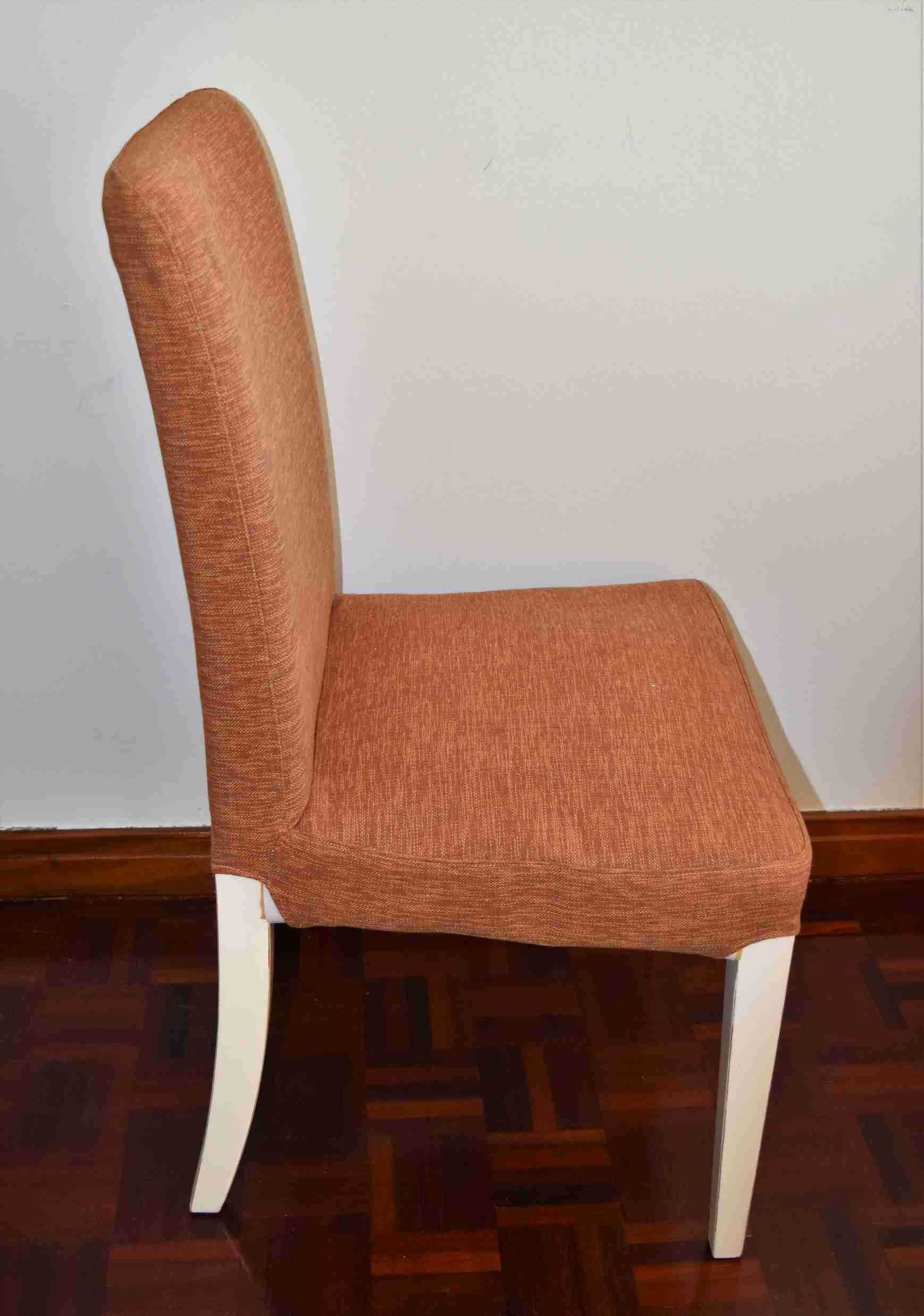 2 Cadeiras de madeira forradas a tecido