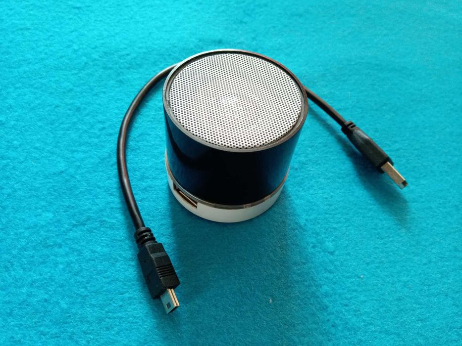Портативная (мниатюрная) блютуз (Bluetooth) колонка с кабелем USB
