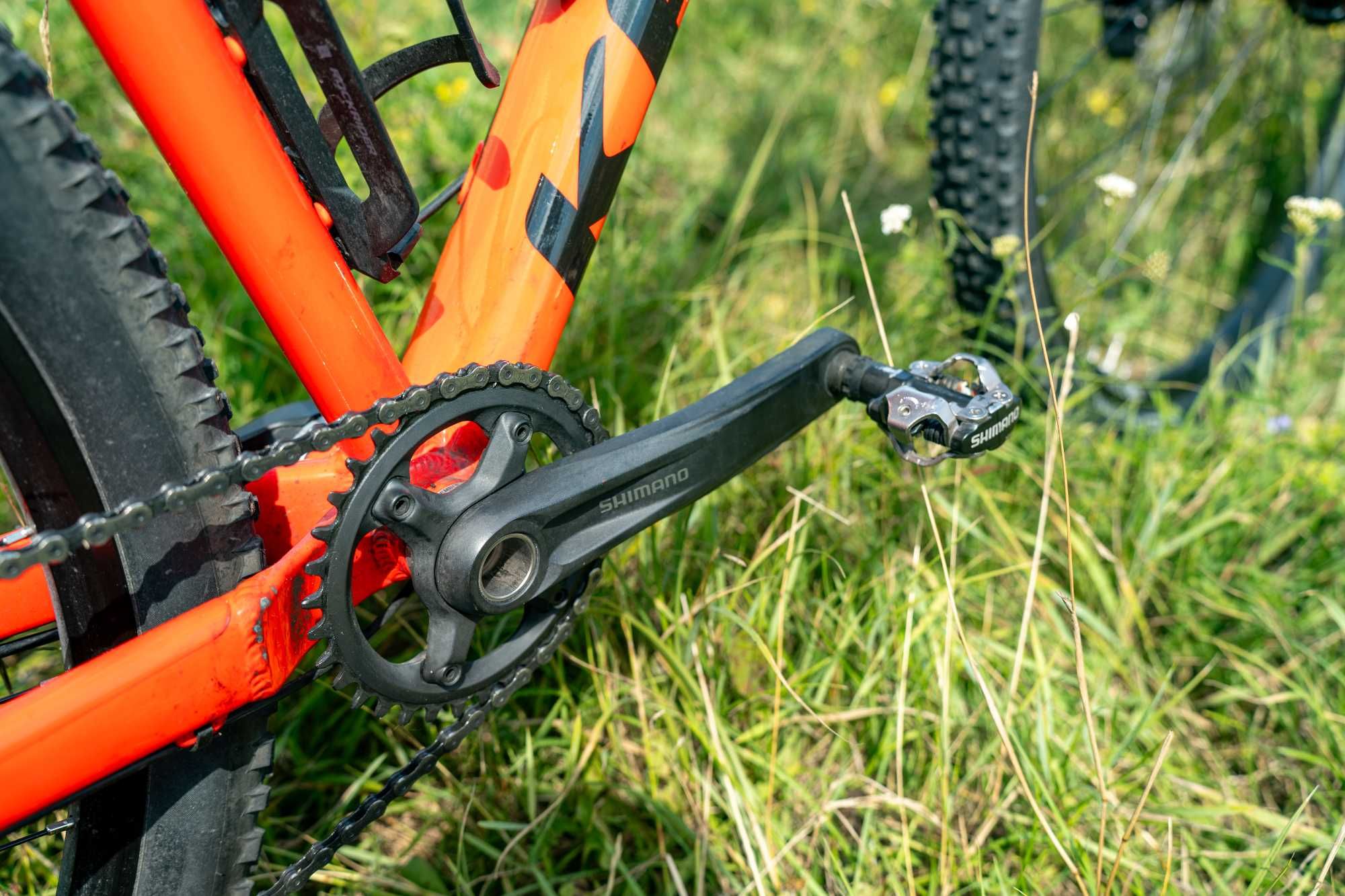 Rower MTB XC Kellys Gate 50 L z regulowaną sztycą i innymi dodatkami