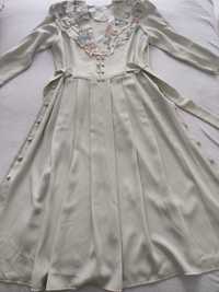 Długa sukienka w starym stylu z pięknym kołnierzem rozmiar xl