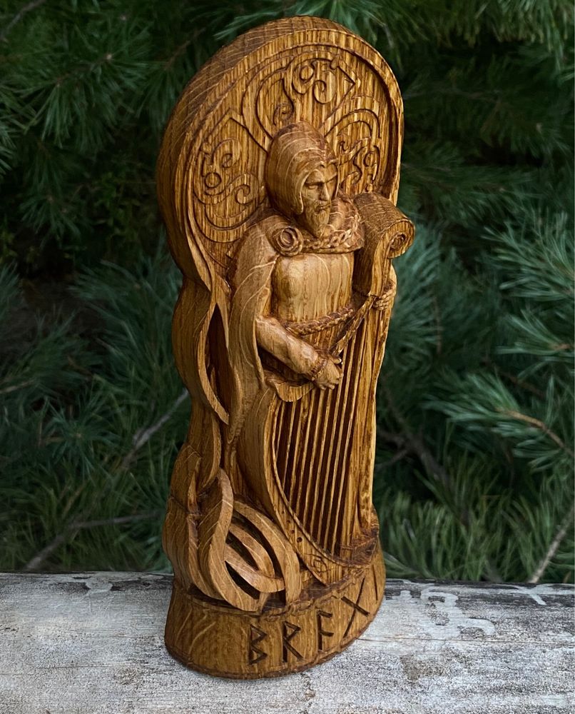 Статуетка з дерева- бог Брагі .
