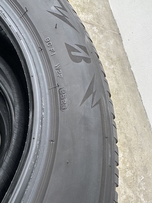 215/60/16 Bridgetsone Blizzak LM005