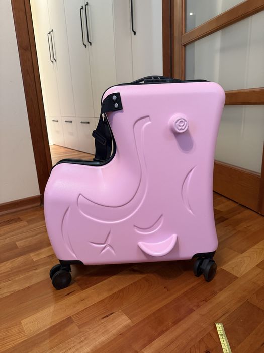 Nowa walizka dla dziecka do jezdzenia