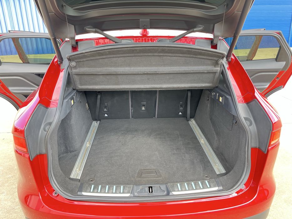 Jaguar F-Pace R-Sport 2.0 - 180cv – 2016 – Impecável!