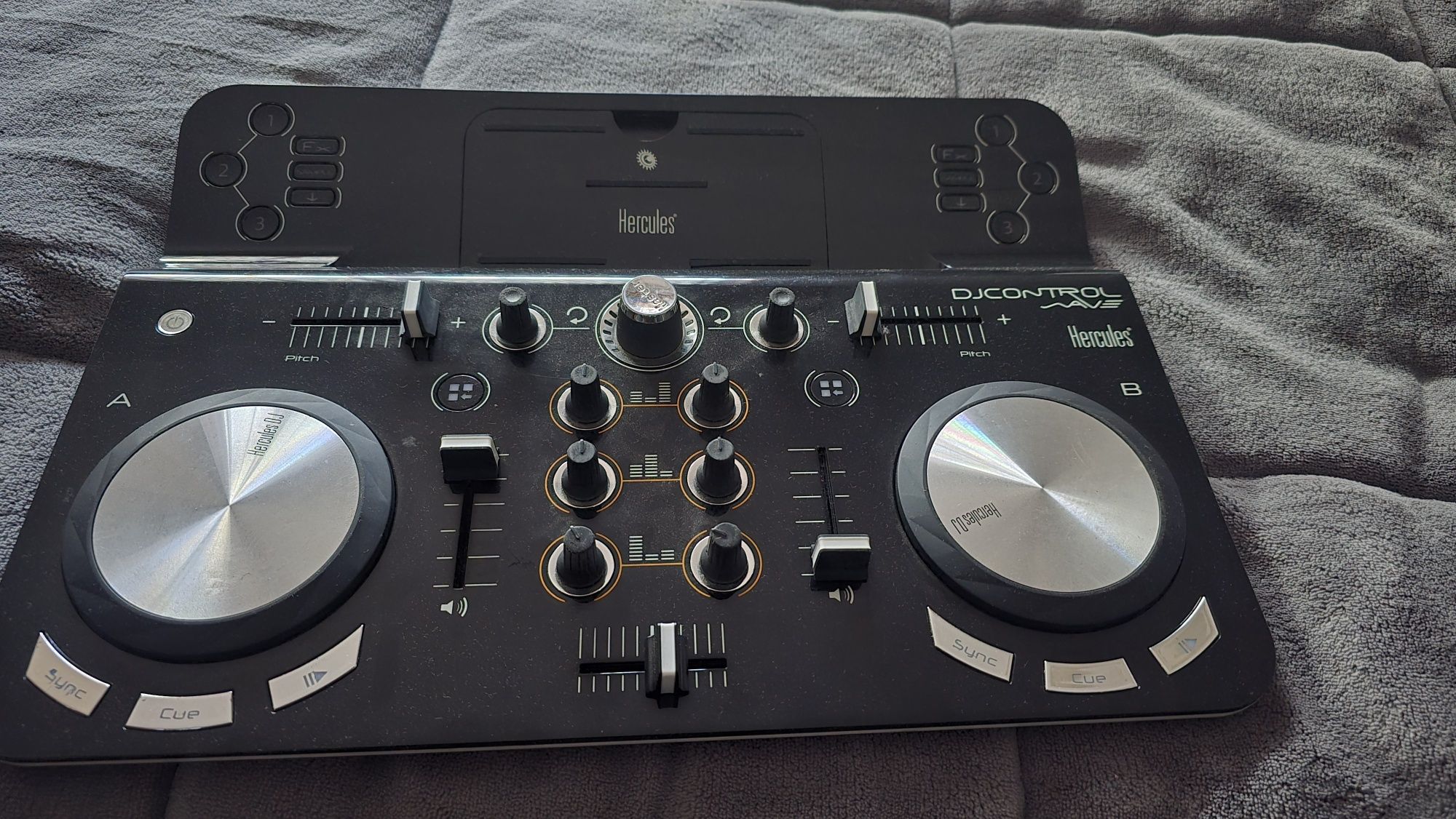 Mesa de som Hercules DJ control wave m3
