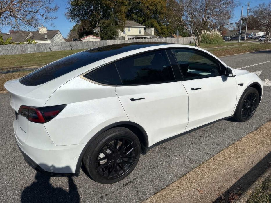 Tesla Model Y Long Range      2022