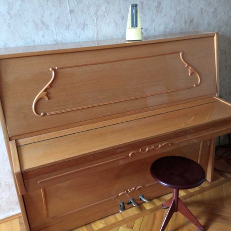 продам пианино Украина