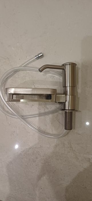 Dozownik płynów do mycia naczyń z uchwytem