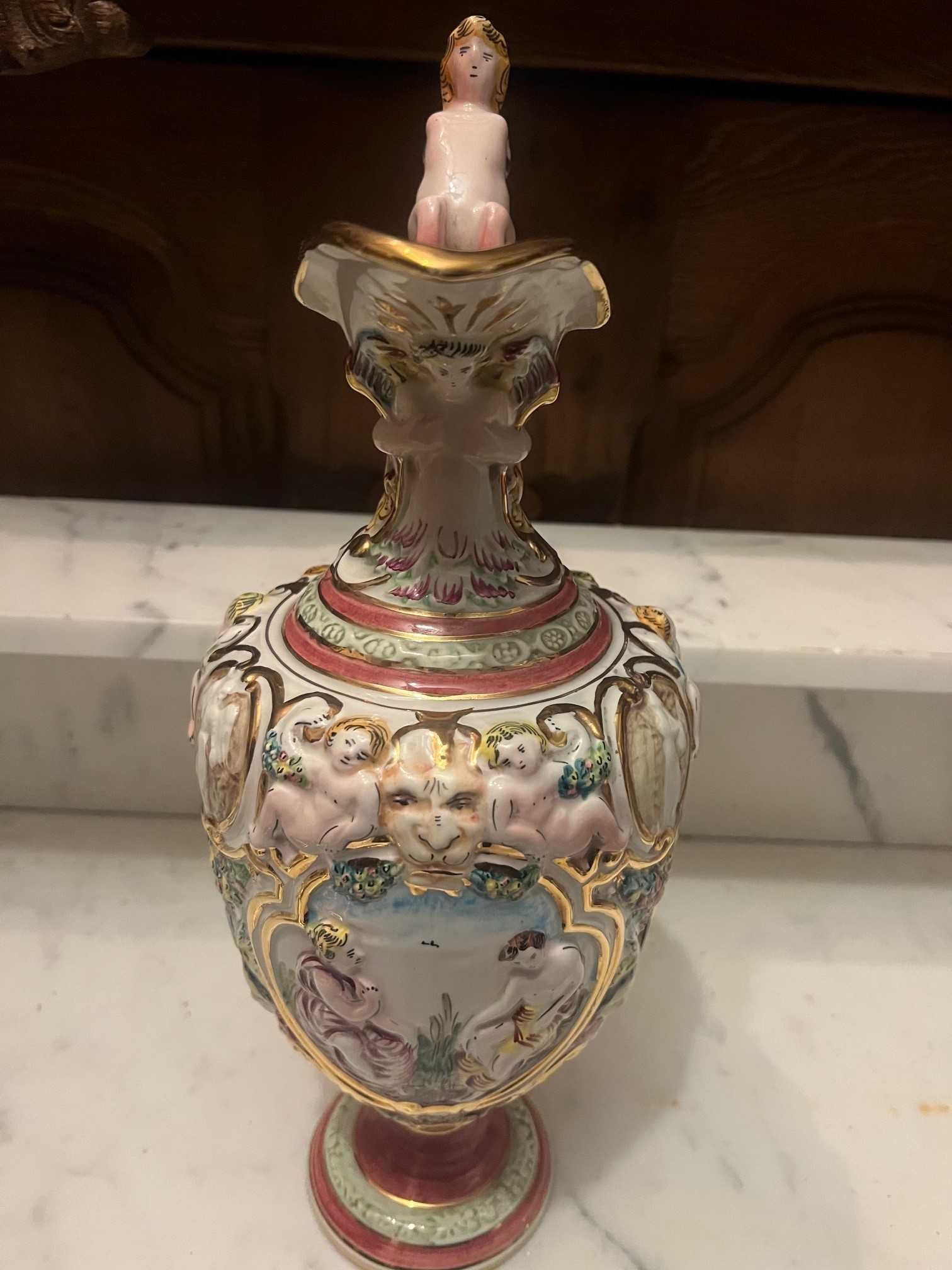 Piękny wazon włoski Capodimonte z porcelany malowanej ręcznie.