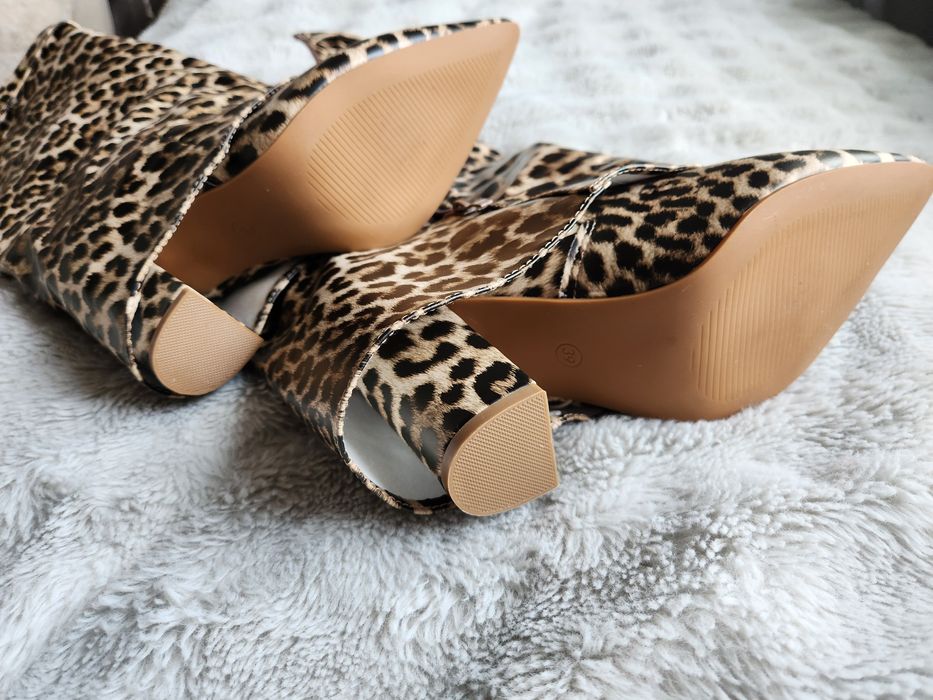 Buty wysokie w panterkę, z wywiniętą cholewką rozm 39