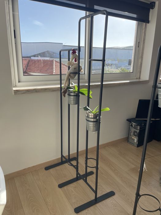 Floreira amovivel preto com suporte vasos