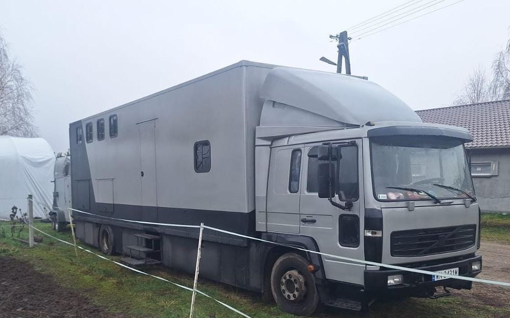 Koniowoz Volvo FL250
