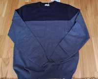 Sweter w odcieniach granatu