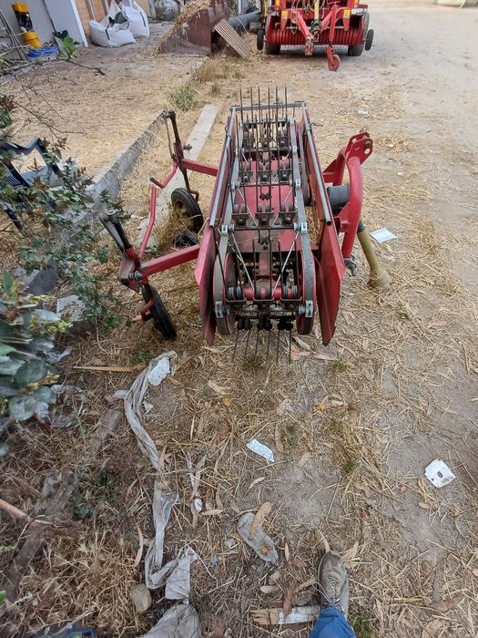 Vendo enfardadeira de rolos e volta fenos