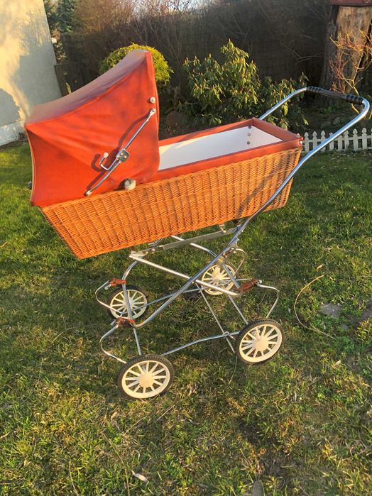 Wózek  wiklinowy retro PRL