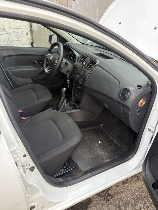 рено логан 2019г