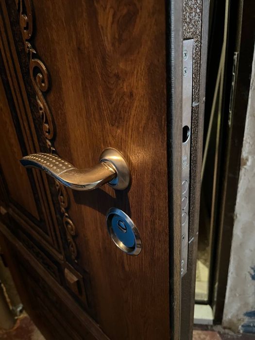 Вхідні двері дверь входная