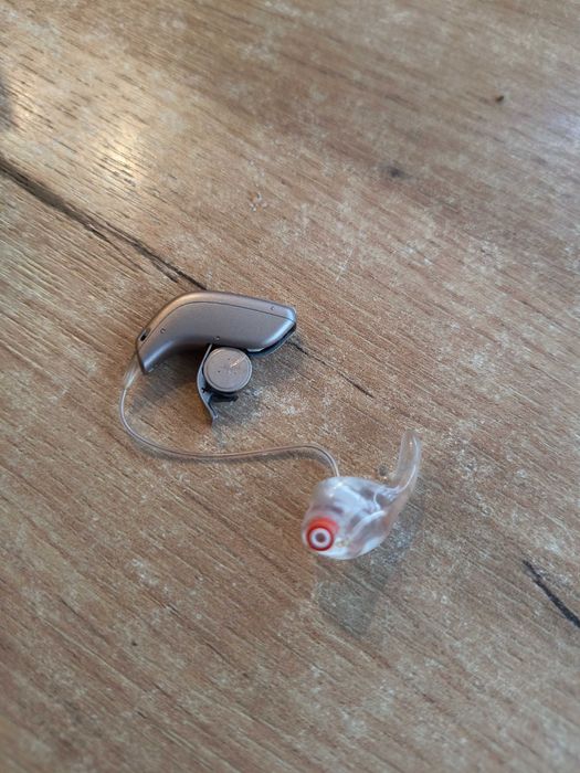 Sprzedam aparat słuchowy  na prawe ucho