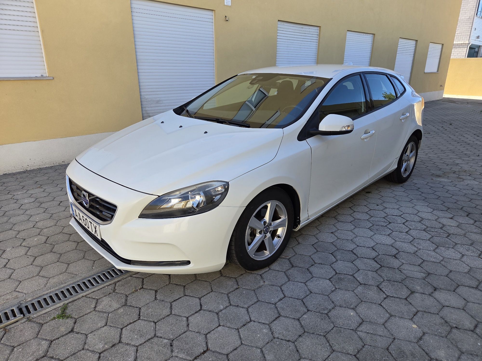 Volvo V40 D2 2014 com 181900Km