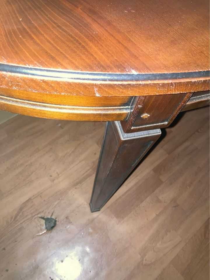 Mesa de jantar oval em cerejeira maciça