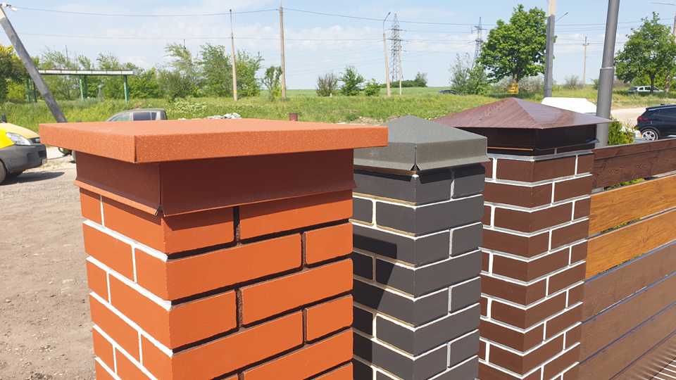 Готовий стовп та парапет для паркану. Імітація клінкерної цегли.