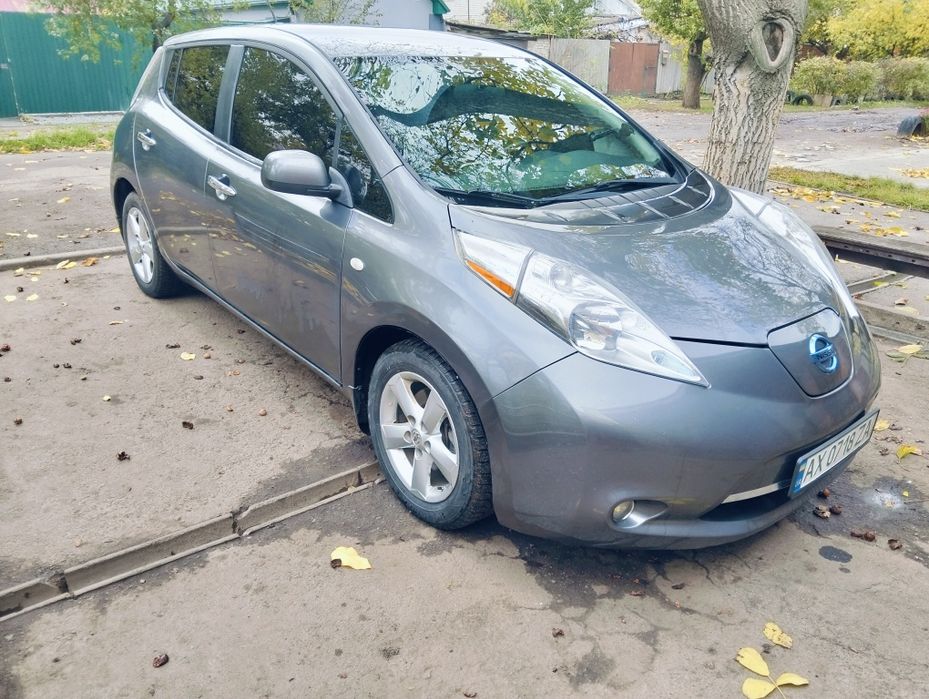 Ниссан Leaf 2014