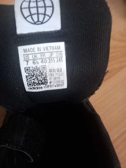 Adidasy chłopięce nr 40