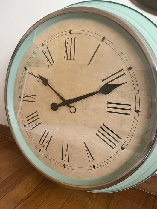 Relogio e Candeeiros de Secretaria