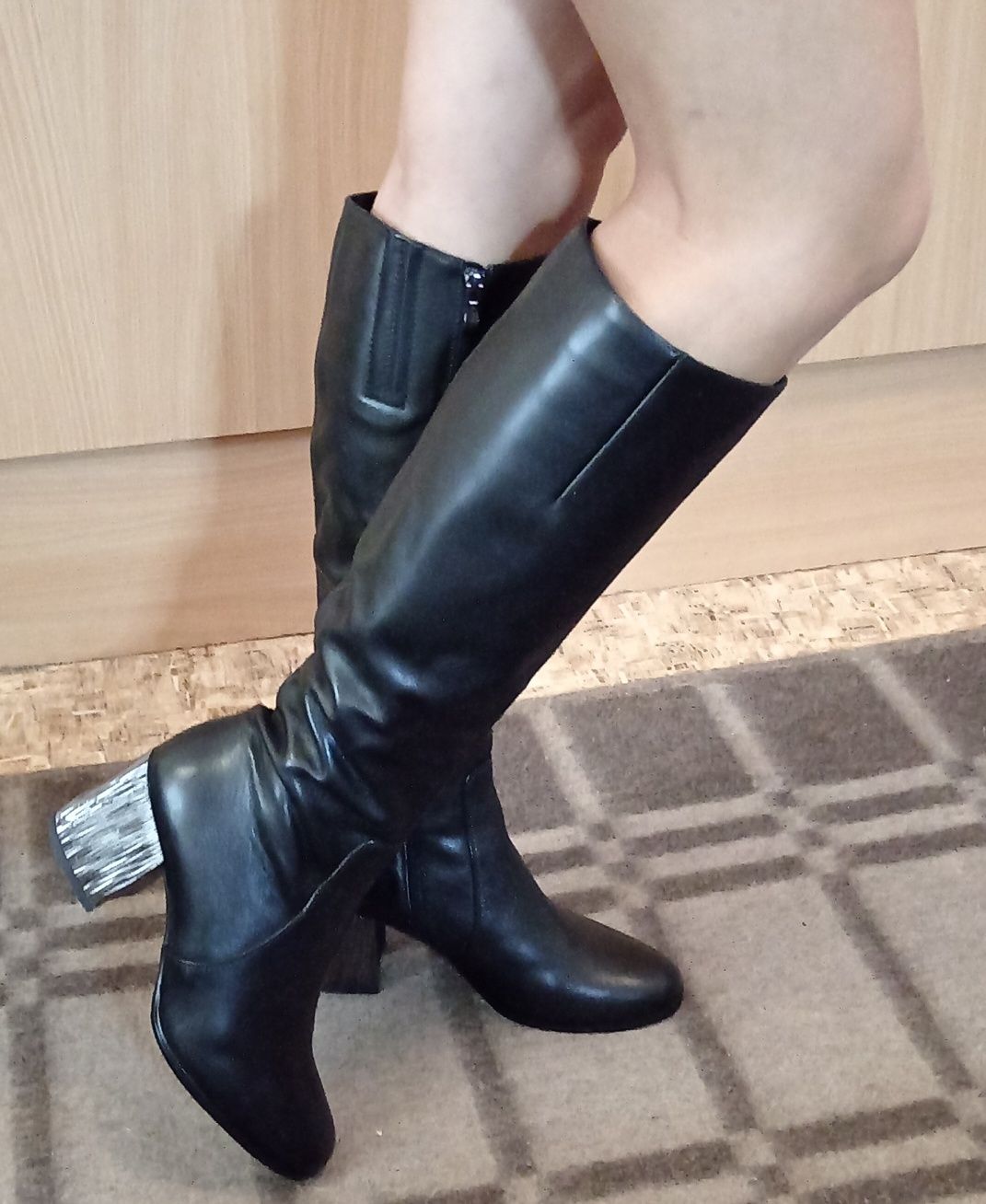 Продам кожаные сапоги демисезонные