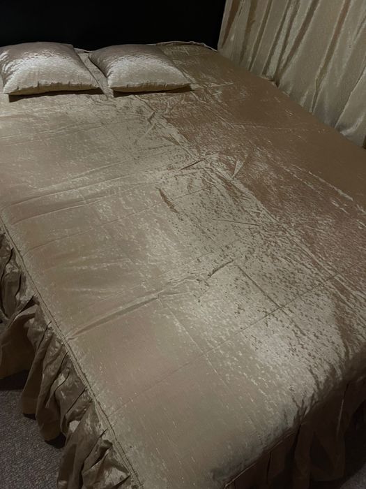 Покривало з подушками золотисте 167*210