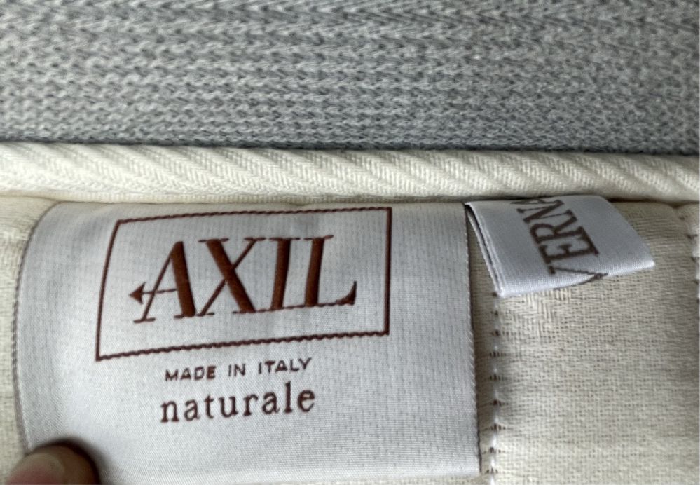 Łóżko pojedyncze Axil w komplecie z materacem włoskim - jak nowe