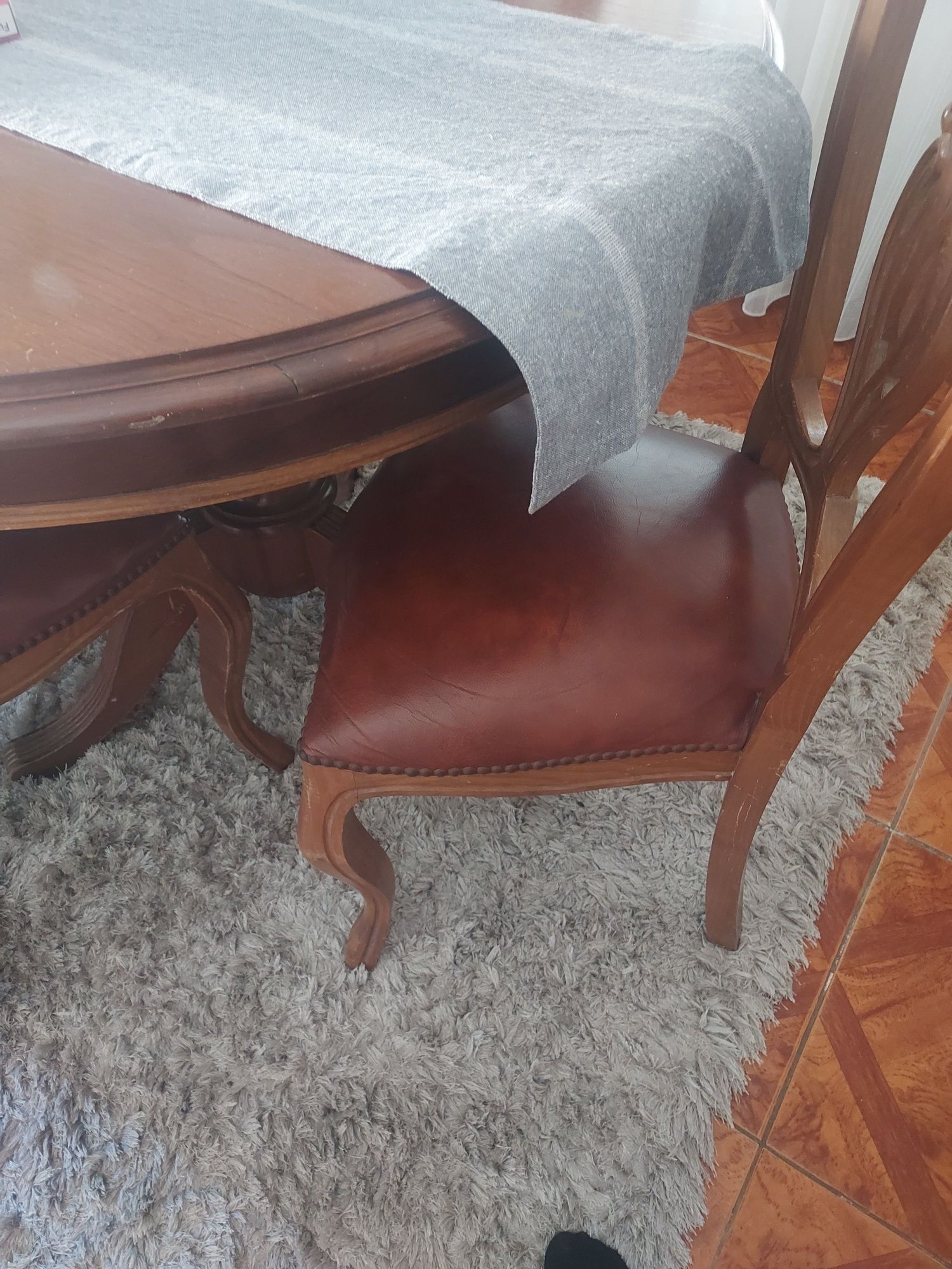 Mesa antiga com 6 cadeiras