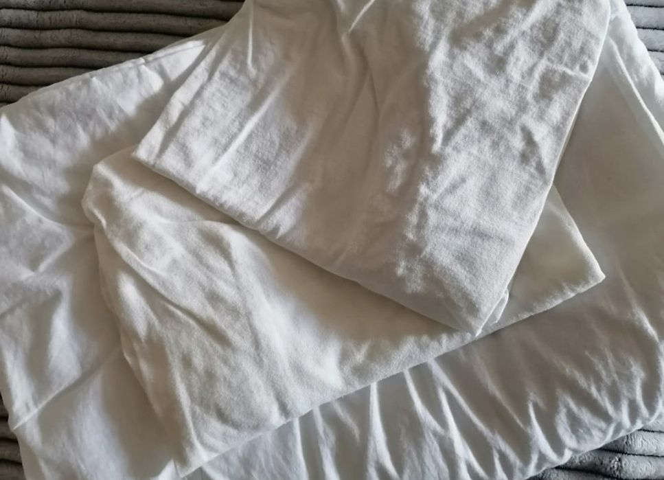 Zestaw pościeli w korony i kołderka poduszka prześcieradła do łóżeczka