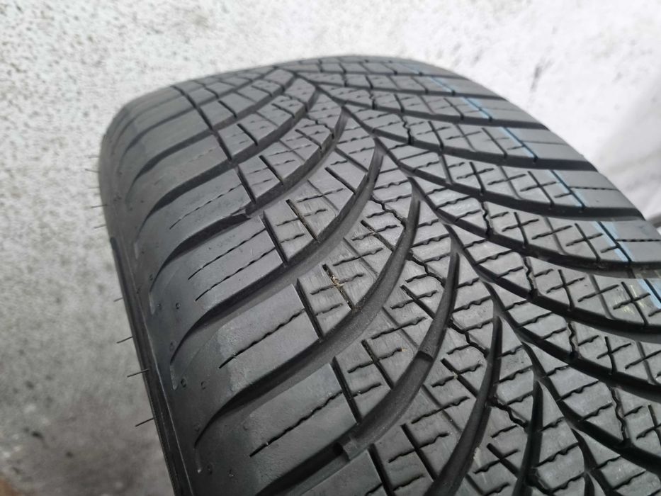 215/55/18 99V Goodyear Vector 4Season Gen 3 D.5023