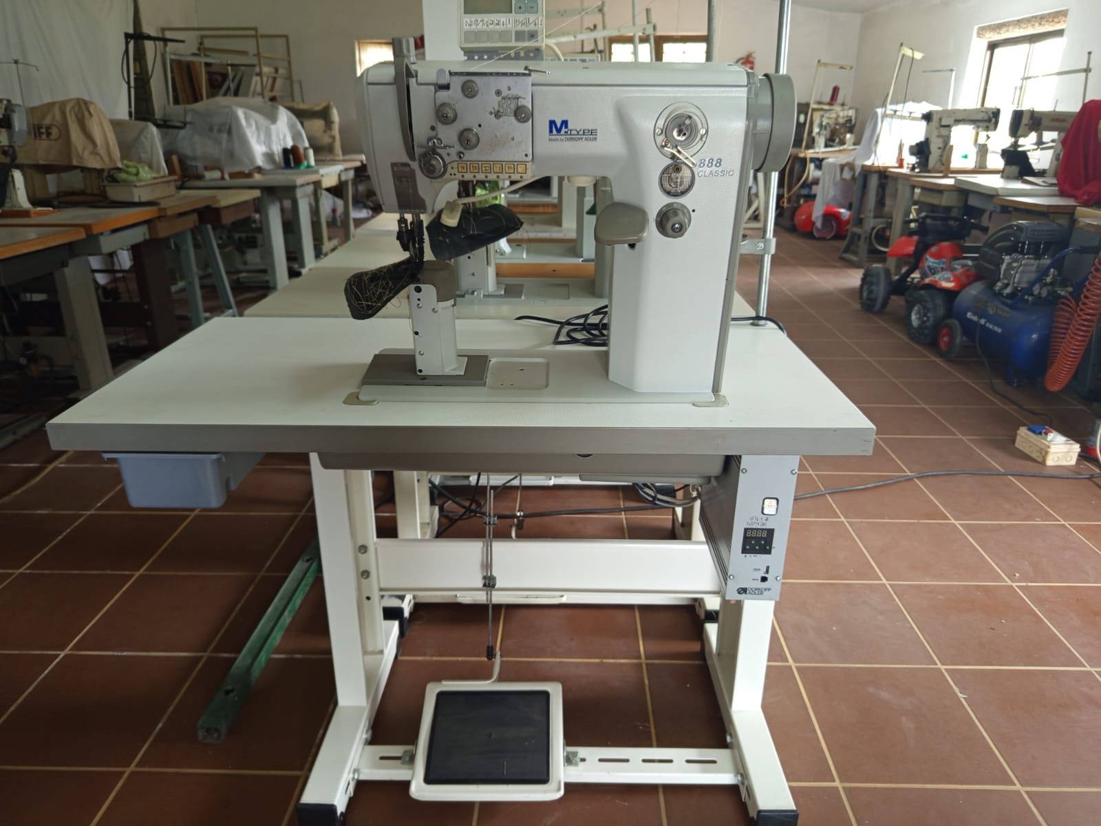 Máquina de costura Durkopp Adler 888