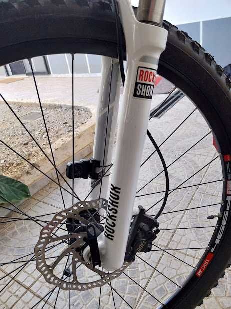 Bicicleta Focus Raven carbono