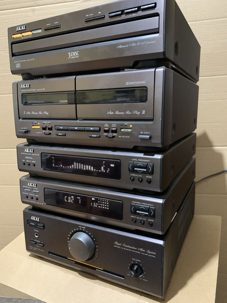 Wieża . Akai PA - 970