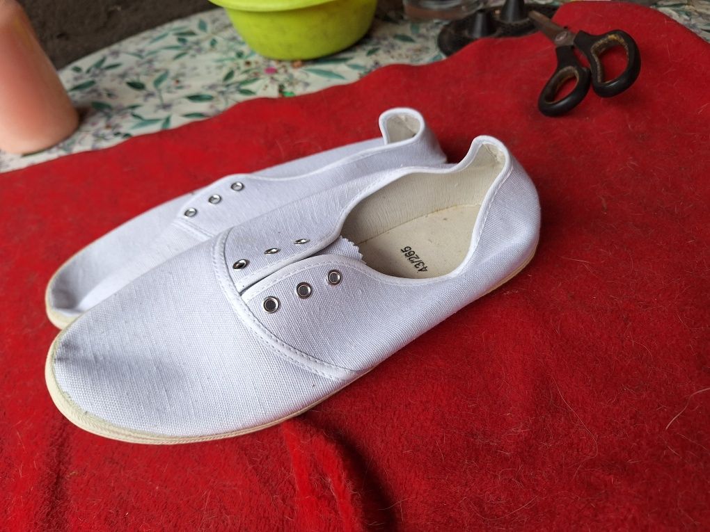 Białe trampki 43 nowe