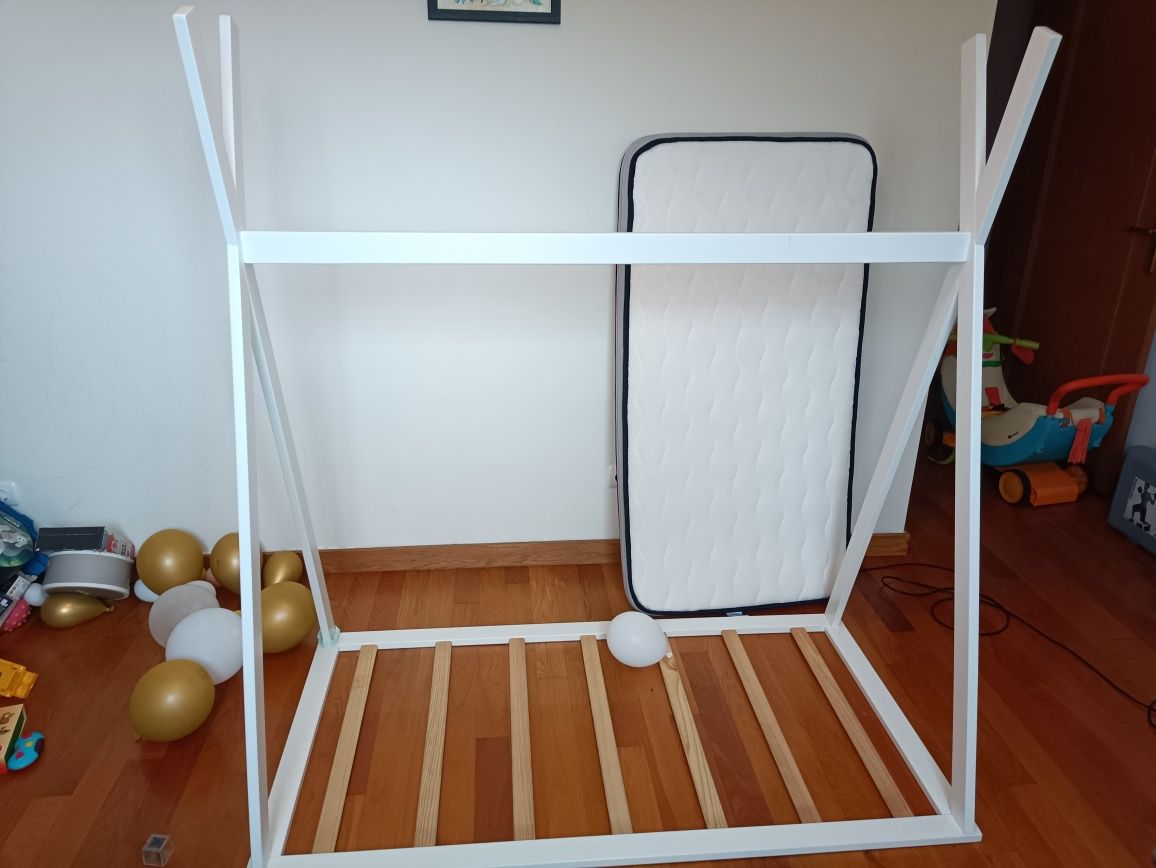 Cama Montessori, colchão, cobertura e roupa de cama