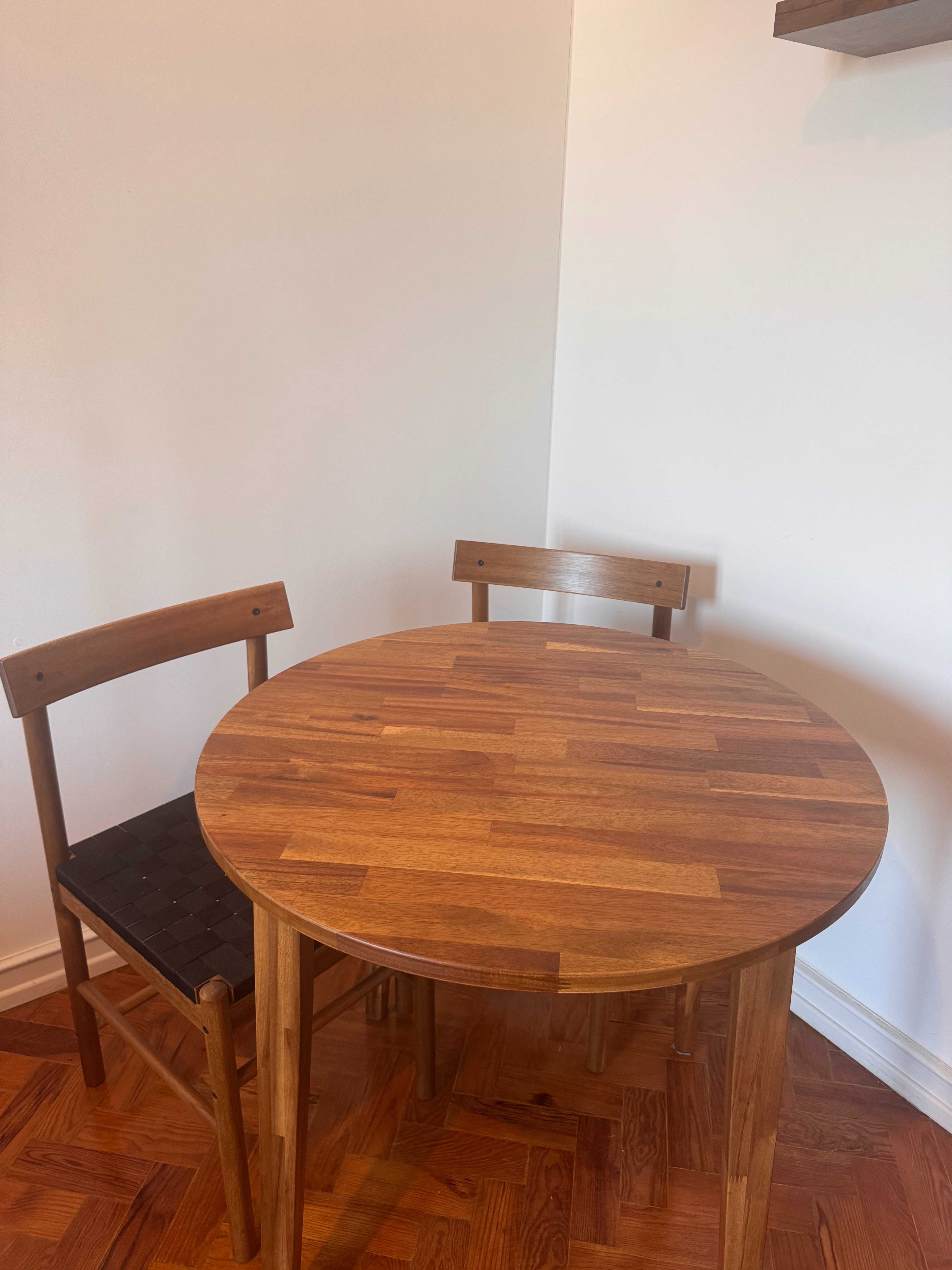 Mesa Redonda + 2 Cadeiras em Madeira de Acácia - IKEA