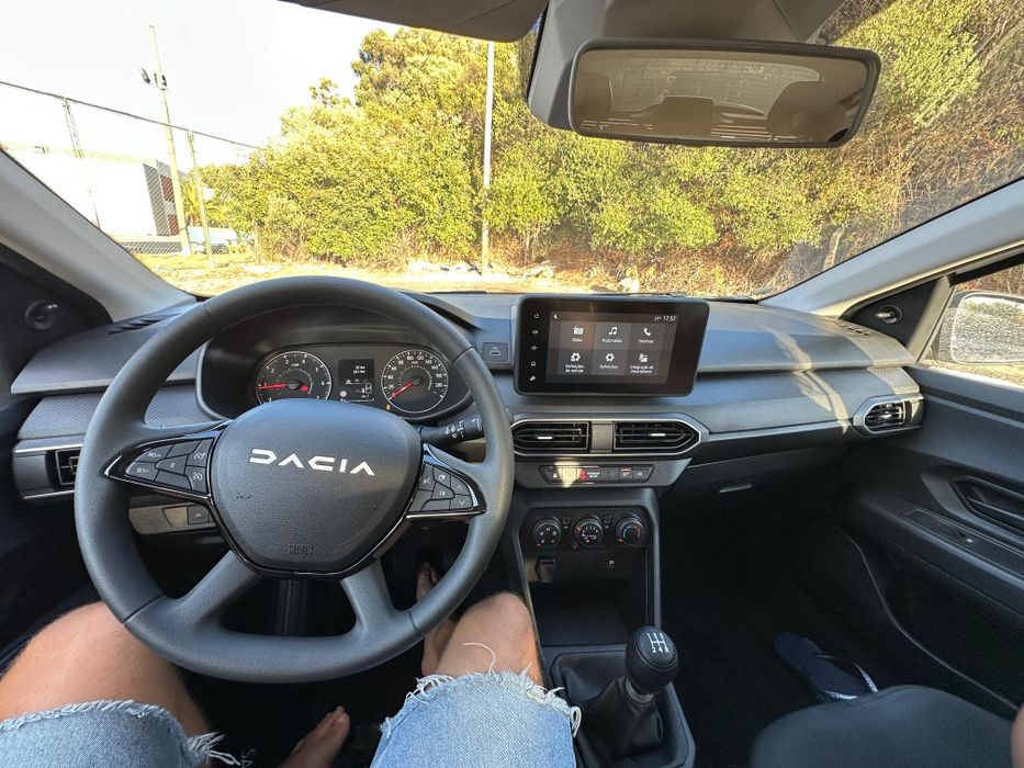 Empresa TVDE com viatura 0km Dacia Sandero GPL