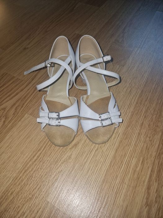 Бальні босоніжки.