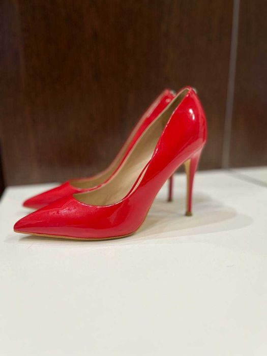 Guess лаковані туфлі на підборах, 36 р.