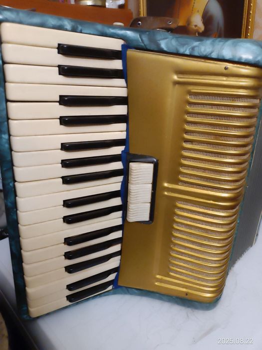 Аккордеон Пионер с футляром